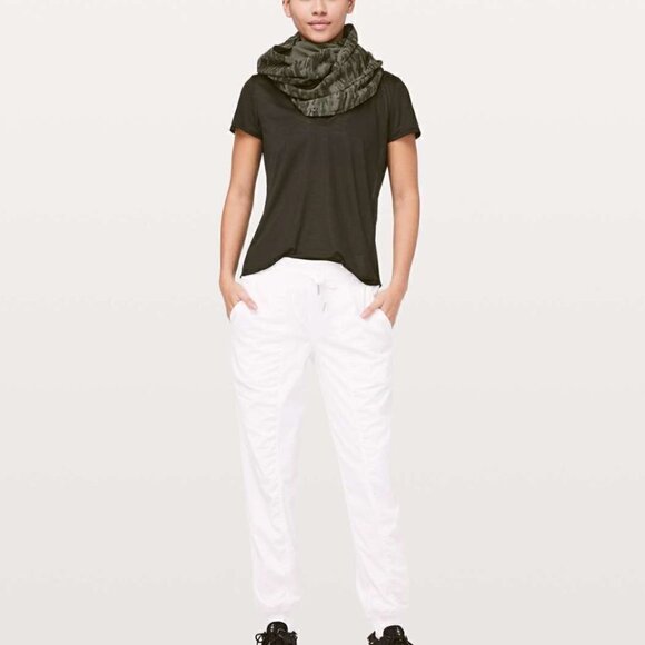 Lululemon Scarf Shawl Wrap Green Camouflage NWT - Picture 6 of 11
